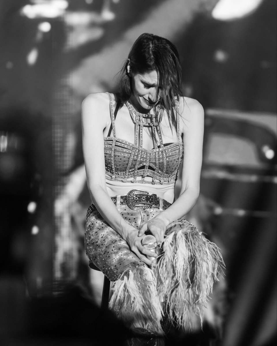 haashoficial's tweet image. Poder celebrar los 60 años de las #FiestasDeOctubre de una manera tan memorable… ¡no hubiéramos podido pedir más! 🙌✨
Gracias a todos los que hicieron esta noche taaan mágica ✨; a quienes entraron al foro y a los que se quedaron afuera cantando y dándonos todo ese amor. 🙏🏻🥰…