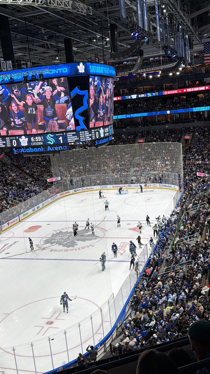 FanalystSteph's tweet image. We hereeeeee! GO LEAFS GO!! #leafsforever