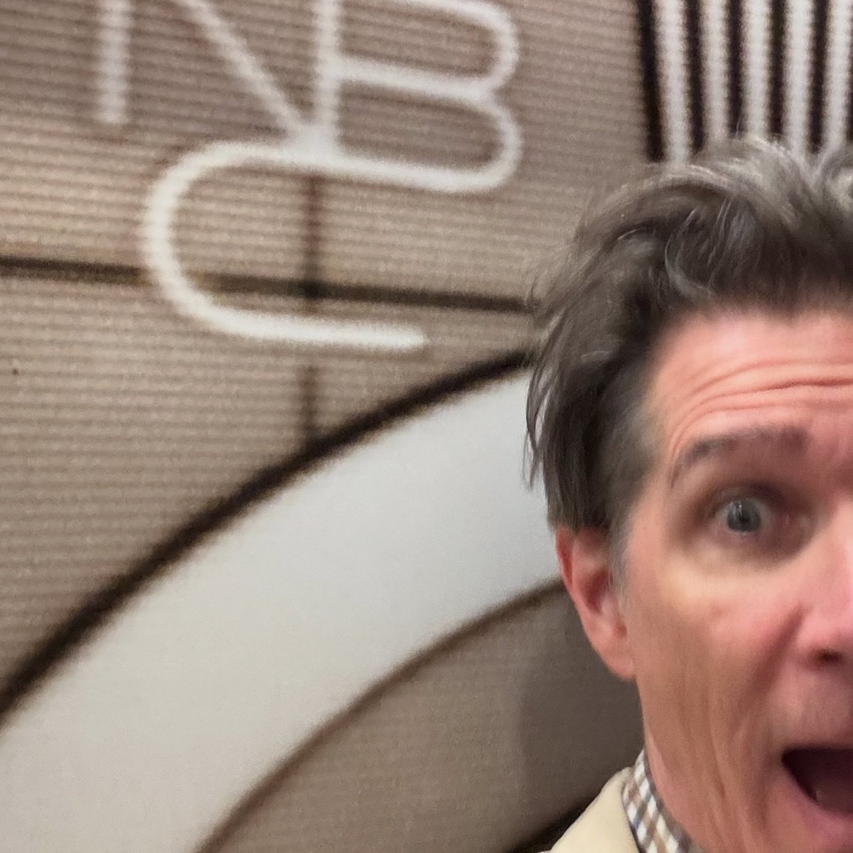 Joe_Amodio's tweet image. Almost time for #snl dress rehearsal at 30 Rock. #sabrinacarpenter host &amp;amp; musical guest for tonight’s show. #a11y #audiodescription #describeeverything