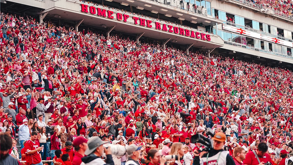 RazorbackComms's tweet image. Today's attendance at Donald W. Reynolds Razorback Stadium for @RazorbackFB vs. Texas A&M: 73,845.