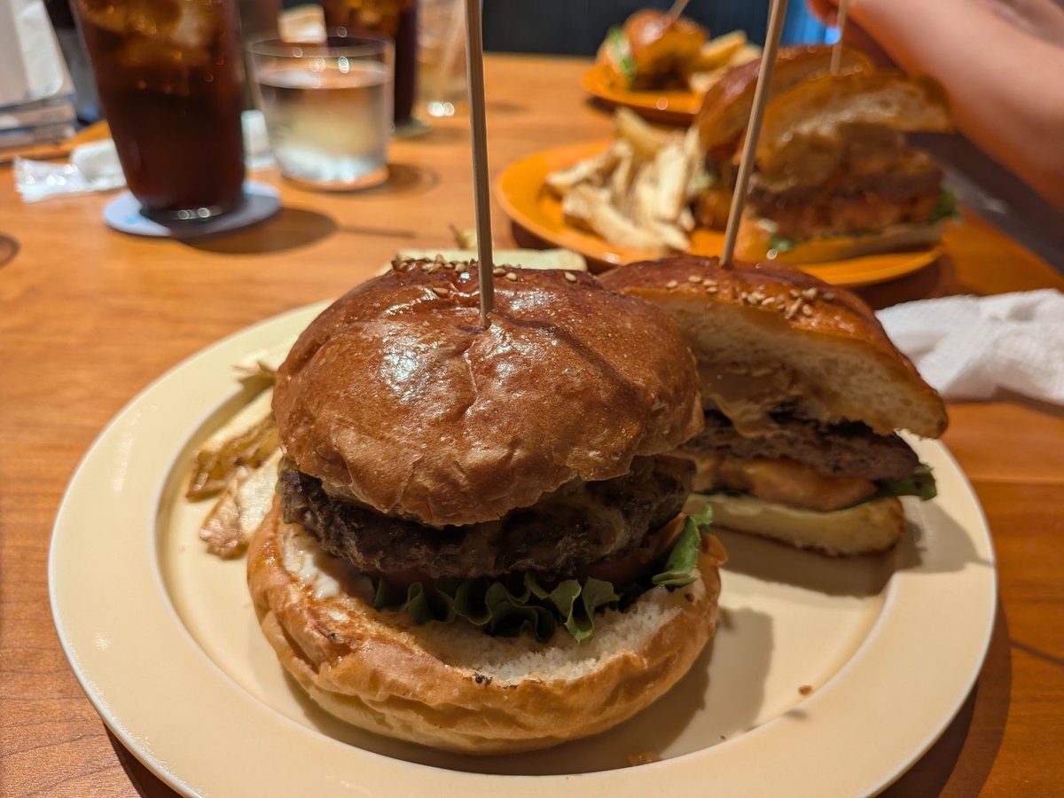 はじめてのフルーツバーガー🍔
🍓🍍🥝🍌
