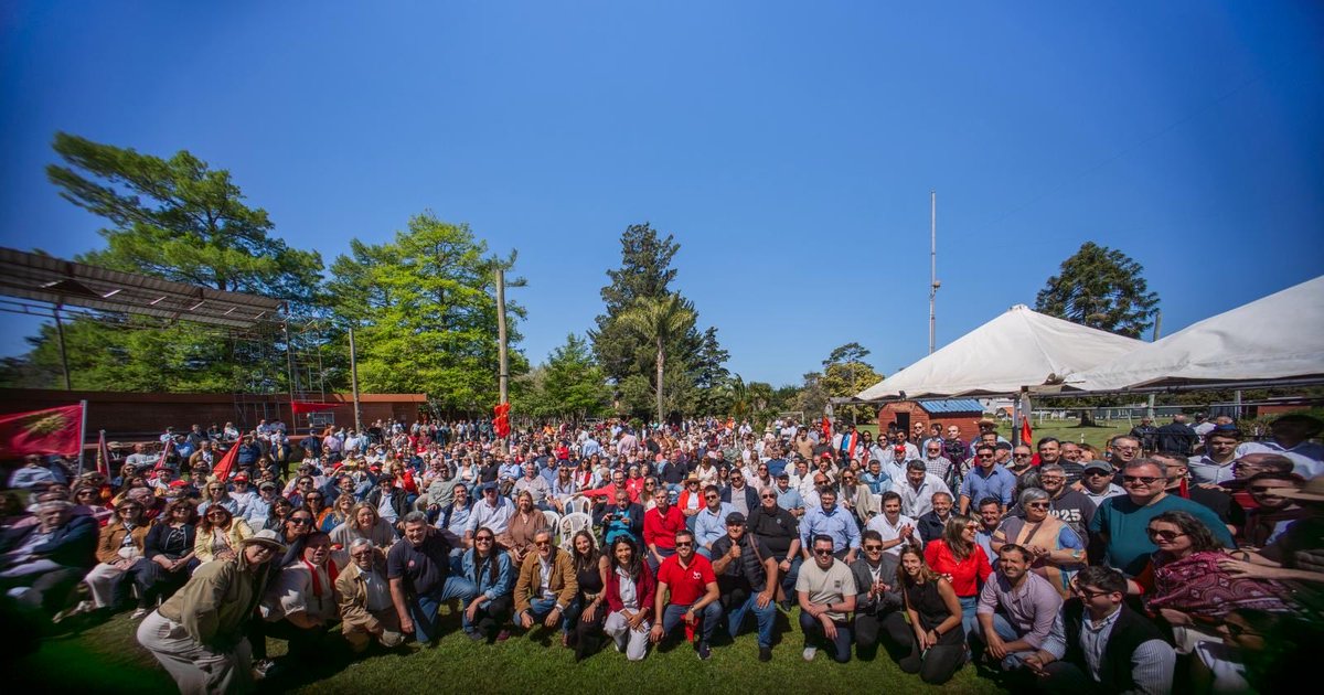 Gran y necesario encuentro nacional de <a href="/_vamosuruguay/">Vamos Uruguay</a> dónde nos juntamos 800 dirigentes del país a charlar, pensar y construir desde el sector el país que queremos 🇺🇾🚩