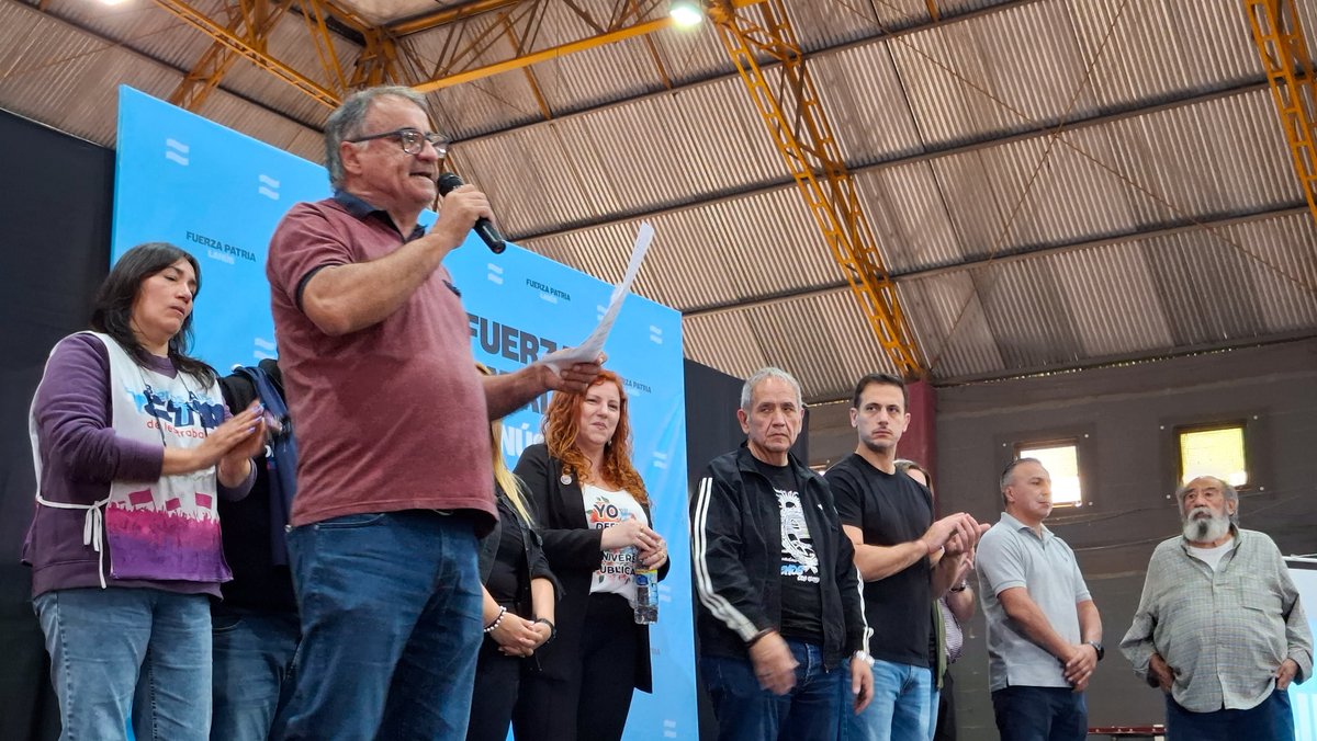 EdgardoDepetri's tweet image. Junto a @aJulianAlvarez, @Vsiley y @SergioOPalazzo llevamos adelante el plenario “Con la Fuerza de los Trabajadores”. Desde el movimiento obrero de Lanús sostenemos la consigna Cristina Libre y el compromiso de votar a Fuerza Patria el 26 para frenar el saqueo del país.
