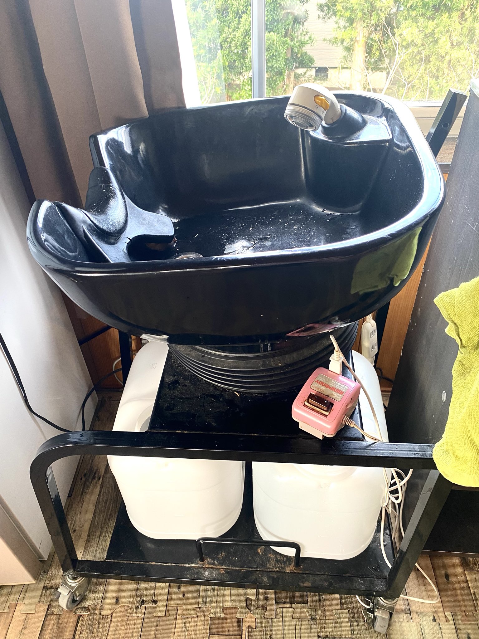 バックシャンプー用のシャンプー台❗️お引き取り希望！10/7迄 美容室 タカラ バックシャンプー台