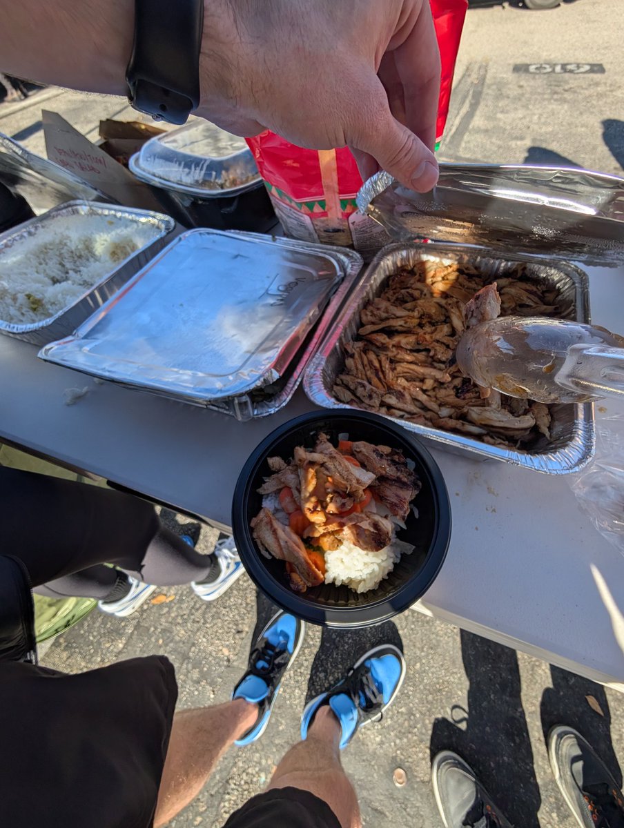 HUGE shout out to Happy Teriyaki <a href="/HappyTBoise/">Happy Teriyaki Boise</a> for fueling up <a href="/BlueCollarClub/">The Blue Collar Club</a>. 50+ Chicken Teriyaki Bowls served, new members joining (October numbers are gonna be HUGE). 

Super appreciate @JoelS_BSU for his support. Dude Bleeds Blue!