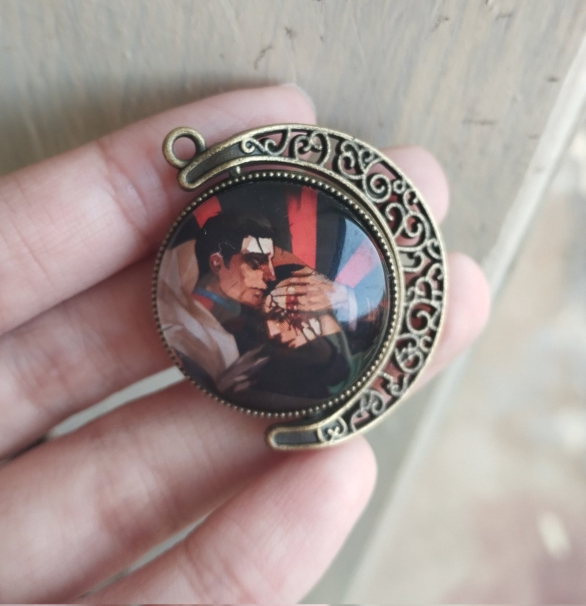 2 sides pendant