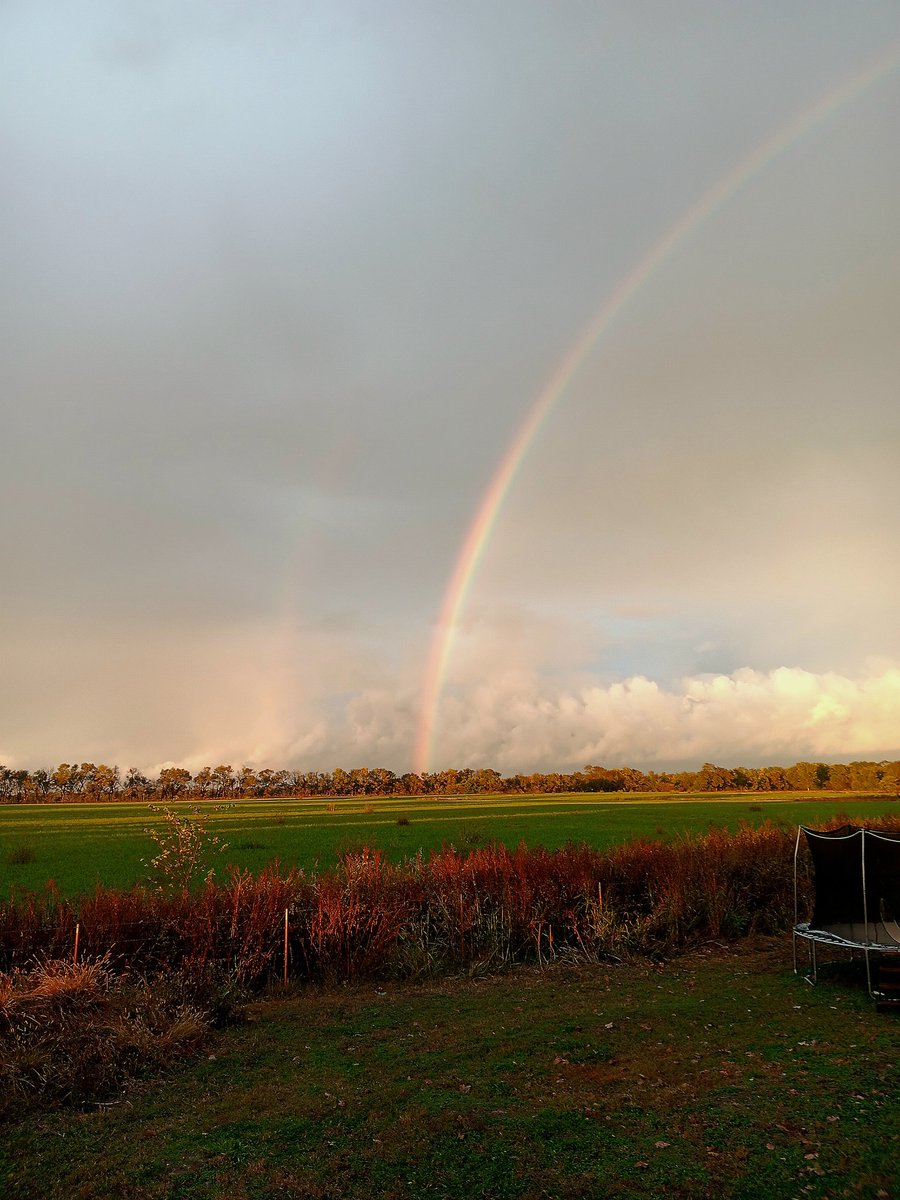 Worked hard today and got blessed with this beautiful scene. Thank you Father.