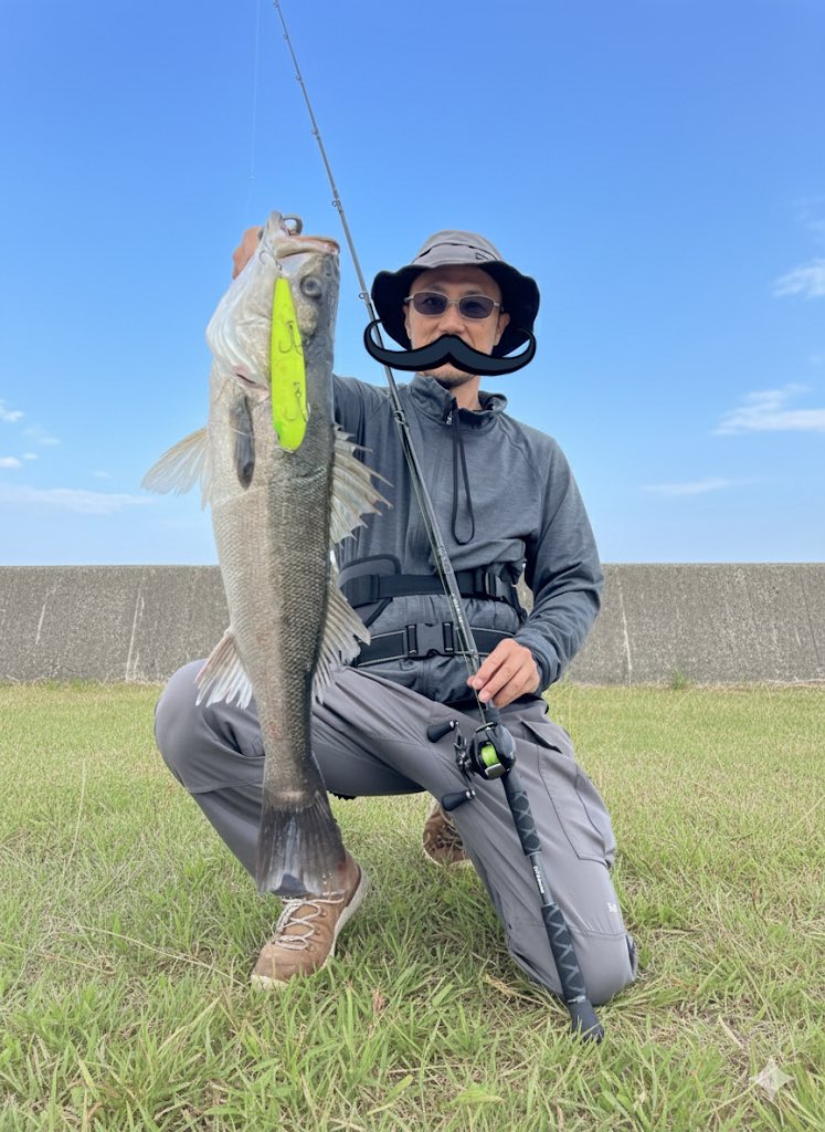 sugistar's tweet photo. 秋に向けてキャス練
ダツングしている人の横で釣れたよ
#fishman
#comodo75h https://t.co/w8AxSPhY7z