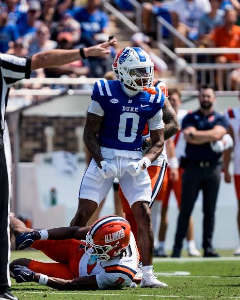 TaddrickGjr's tweet image. Blessed to receive an offer from Duke University!!!! Go Blue devils ⚪️🔵@ChadSimmons_ @AnnaH247 @TomLoy247 @VBentley_2 @CoachPatke @Coach_MannyDiaz @samspiegs @adamgorney @FriedmanAdamm @GregBiggins @GregSmithRivals @coach_bras @dfhsfootball @CoachCainFB @Andrew_Ivins