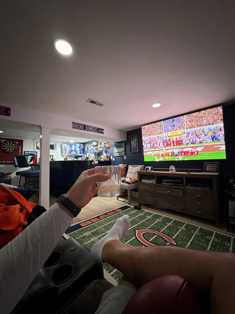 Mikey V. tweet media