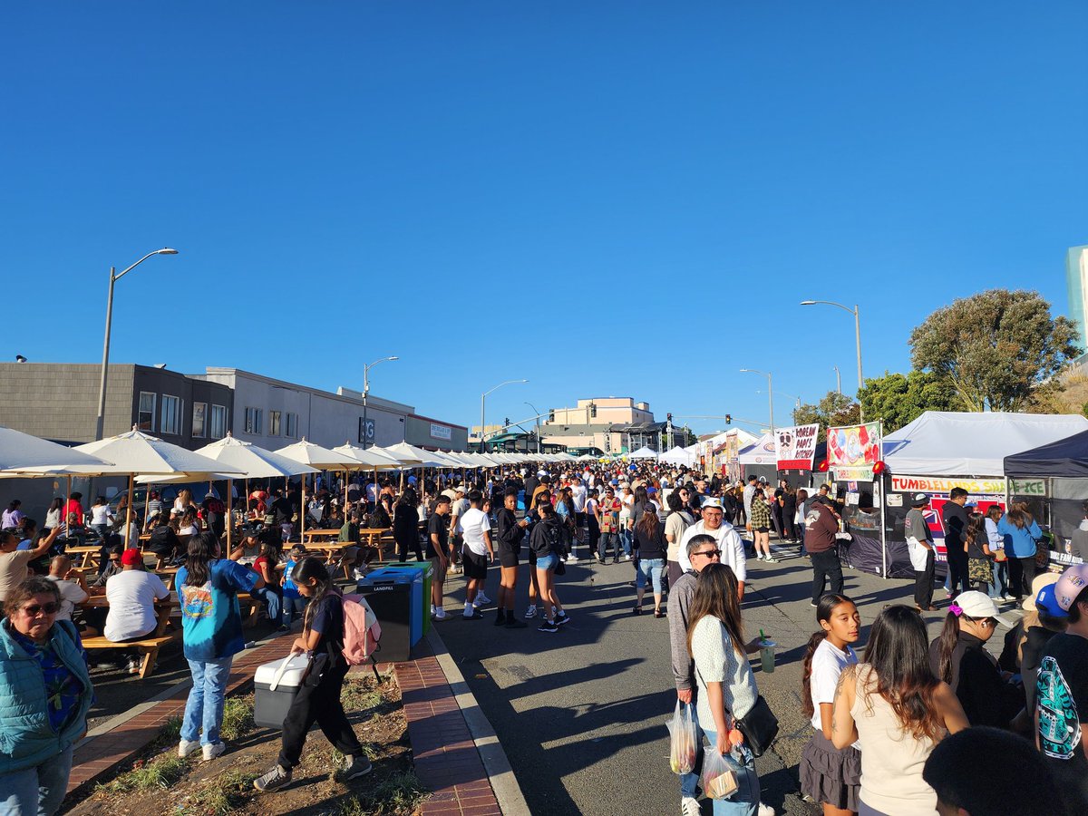 Nobody_ChosenL's tweet photo. Top of the Hill Daly City Festival https://t.co/vRpDkolqLu