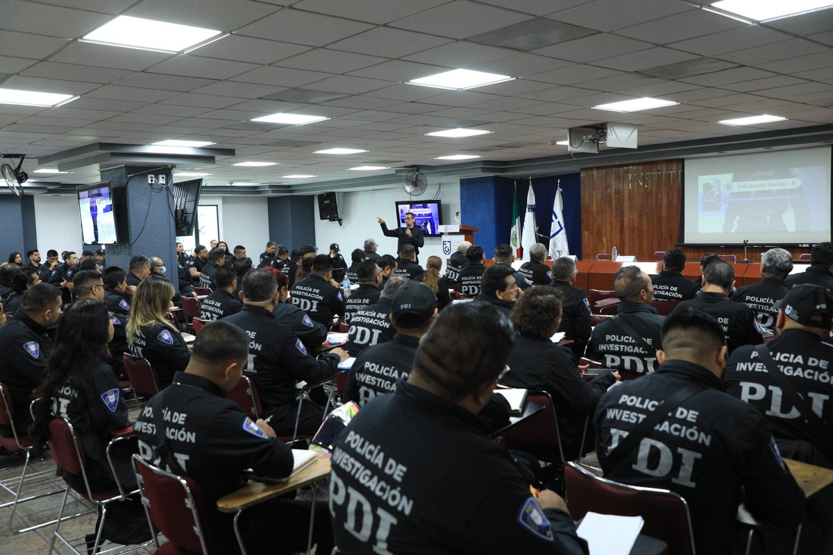 En el #IFPES, casa de estudios de la <a href="/FiscaliaCDMX/">Fiscalía CDMX</a>, en colaboración con la <a href="/PDI_FGJCDMX/">Policía de Investigación</a>, capacitamos a las y los Agentes de la Policía de Investigación en "Liderazgo, Sentido de pertenencia y Tácticas policiales".

¡Por una intervención policial eficaz y segura!