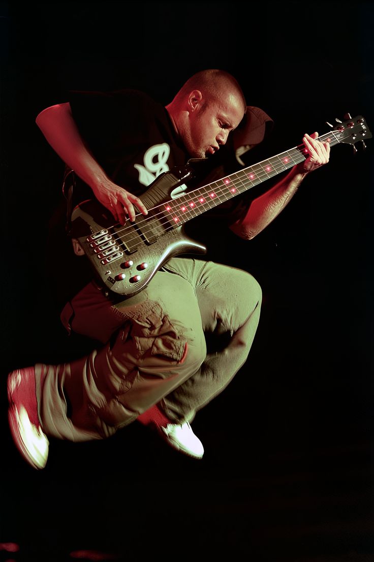 Todo o nosso sentimento pro Sam Rivers. Seu legado será eterno e sua contribuição pro Nu Metal jamais será esquecida. ❤️🕊️