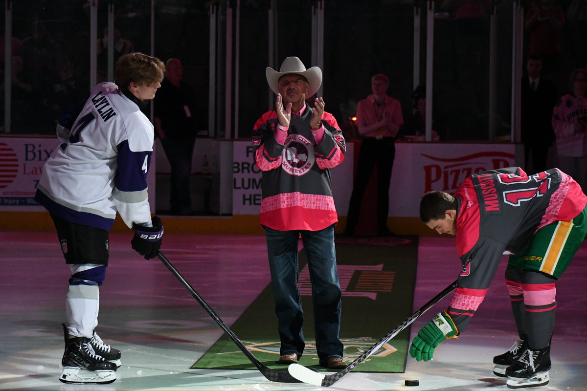 Musketeerhockey's tweet image. Tonight we play for Clint 🎀

#SCMusketeers | #USHL | #SiouxCity