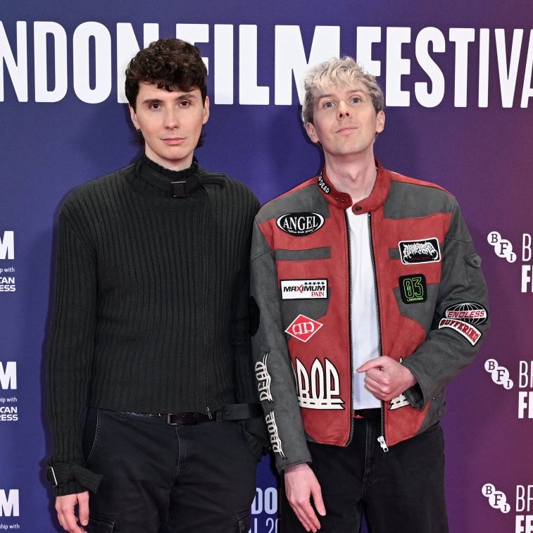 GAYPHlL's tweet image. My god.