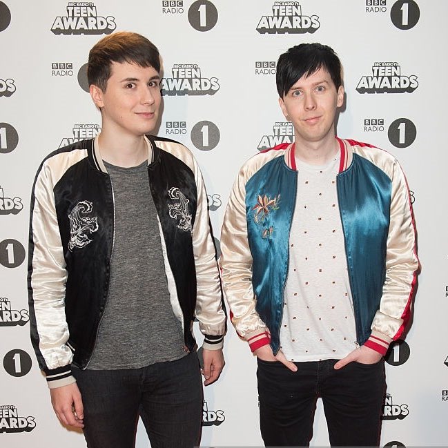 GAYPHlL's tweet image. My god.