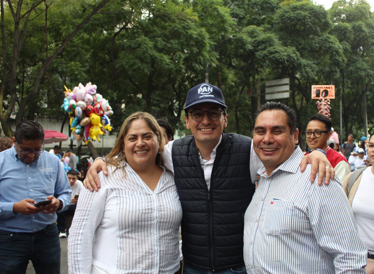 MemoMora_L's tweet photo. Guiados por nuestro Presidente Nacional @JorgeRoHe y con el respaldo de nuestro equipo encabezado por el Coordinador @AAtaydeR tuve el gusto de marchar con amigos, equipo y con la Presidenta del PAN Iztapalapa @abrilortiz10 

#RelanzamientoPAN #Iztapalapa #AAT #MORATEAM #JRH https://t.co/22zLbUHB5c