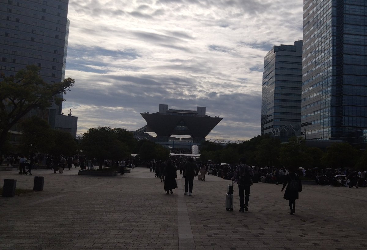 mocchan0708's tweet photo. 例大祭にきました https://t.co/RSG79y7aCk