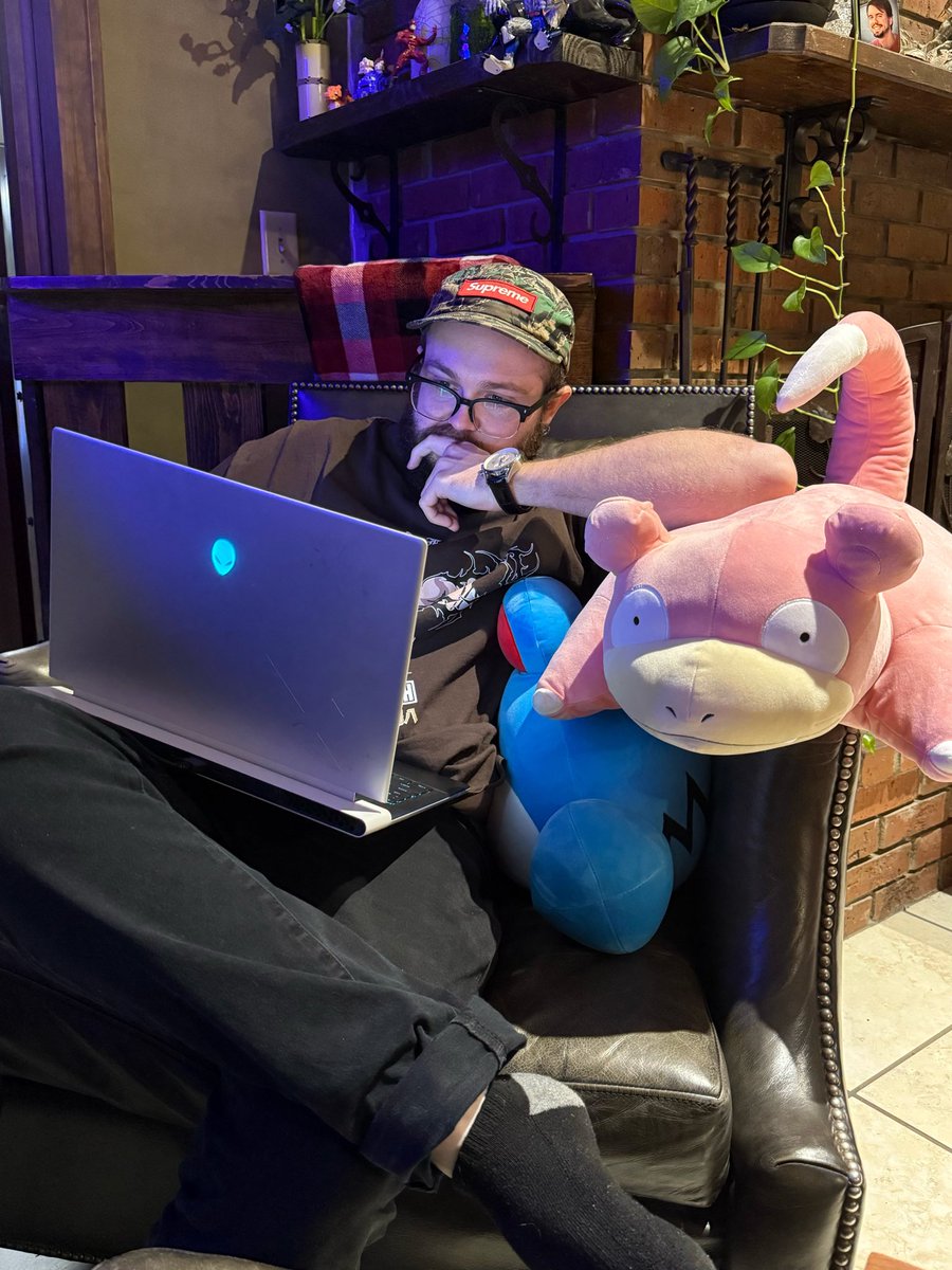 LiquidHbox's tweet image. first person to reply with what game he’s about to boot up wins the laptop 

you have 24 hours