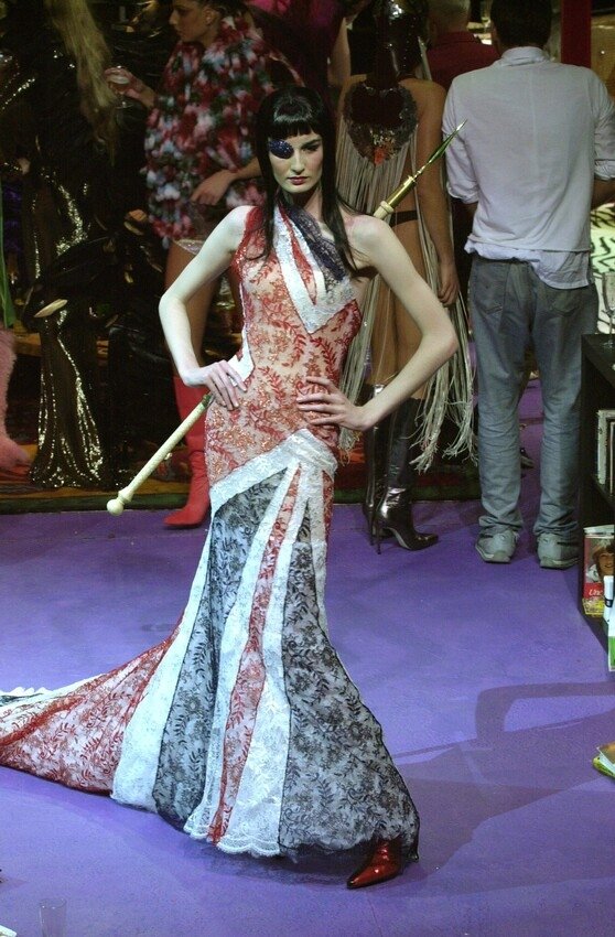 naomi campbell for the inaugural british museum ball 2025, wearing givenchy fw'00 couture by alexander mcqueen.