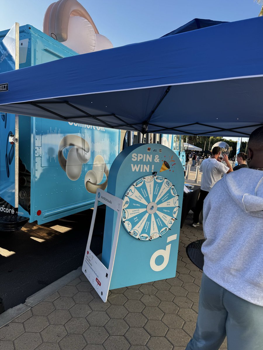 muxkicks1's tweet image. Checking out some Anker and earbuds!  #soundcoreopenear