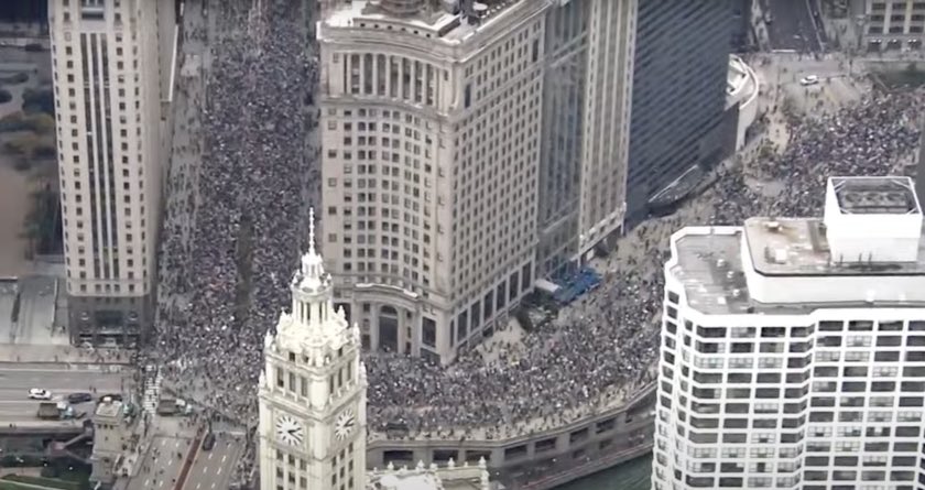 Chicago sends a peaceful but resounding response to Trump's masked marauders and the made-for-tv mayhem they've created in our city. 

chicago.suntimes.com/news/2025/10/1…