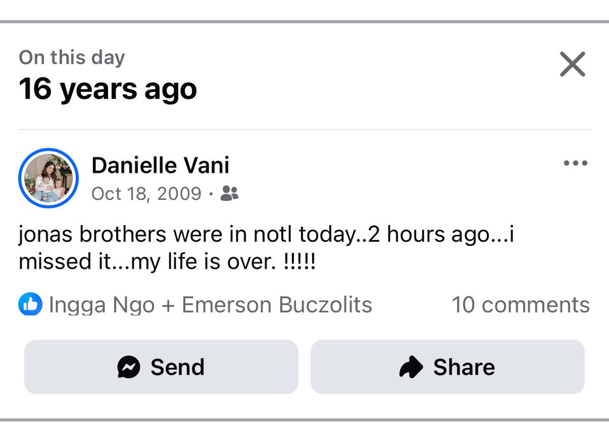 danielleeed22's tweet photo. this was real trauma lol they said greetings from your hometown danielle but let’s leave ur flip phone at home when you go to thanksgiving dinner. I’ll never recover @jonasbrothers https://t.co/Uk3H5ylJes