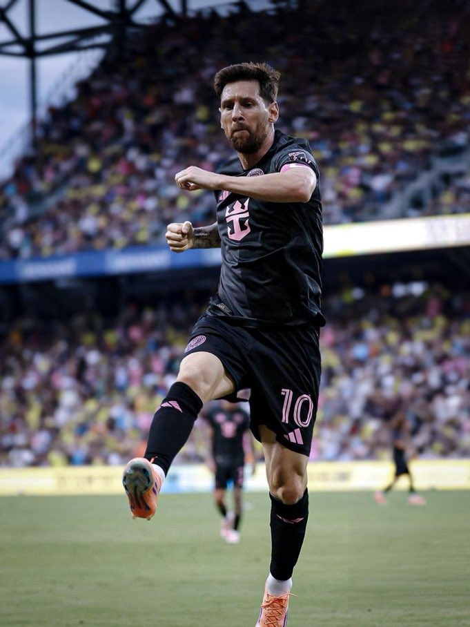 MessiFranceFan_'s tweet photo. 📊 Lionel Messi ce soir

⚽️ 3 buts
🎯 1 passe décisive
🥇 Meilleur buteur de MLS
🥇 Meilleur passeur de MLS
📈 889 buts en carrière 
📈 399 passes décisives en carrière

LIONEL MESSI VA DEVENIR LE PREMIER DOUBLE MVP DE L’HISTOIRE DE LA MLS 🔜🏆🔥 https://t.co/ymEpHFdhR6