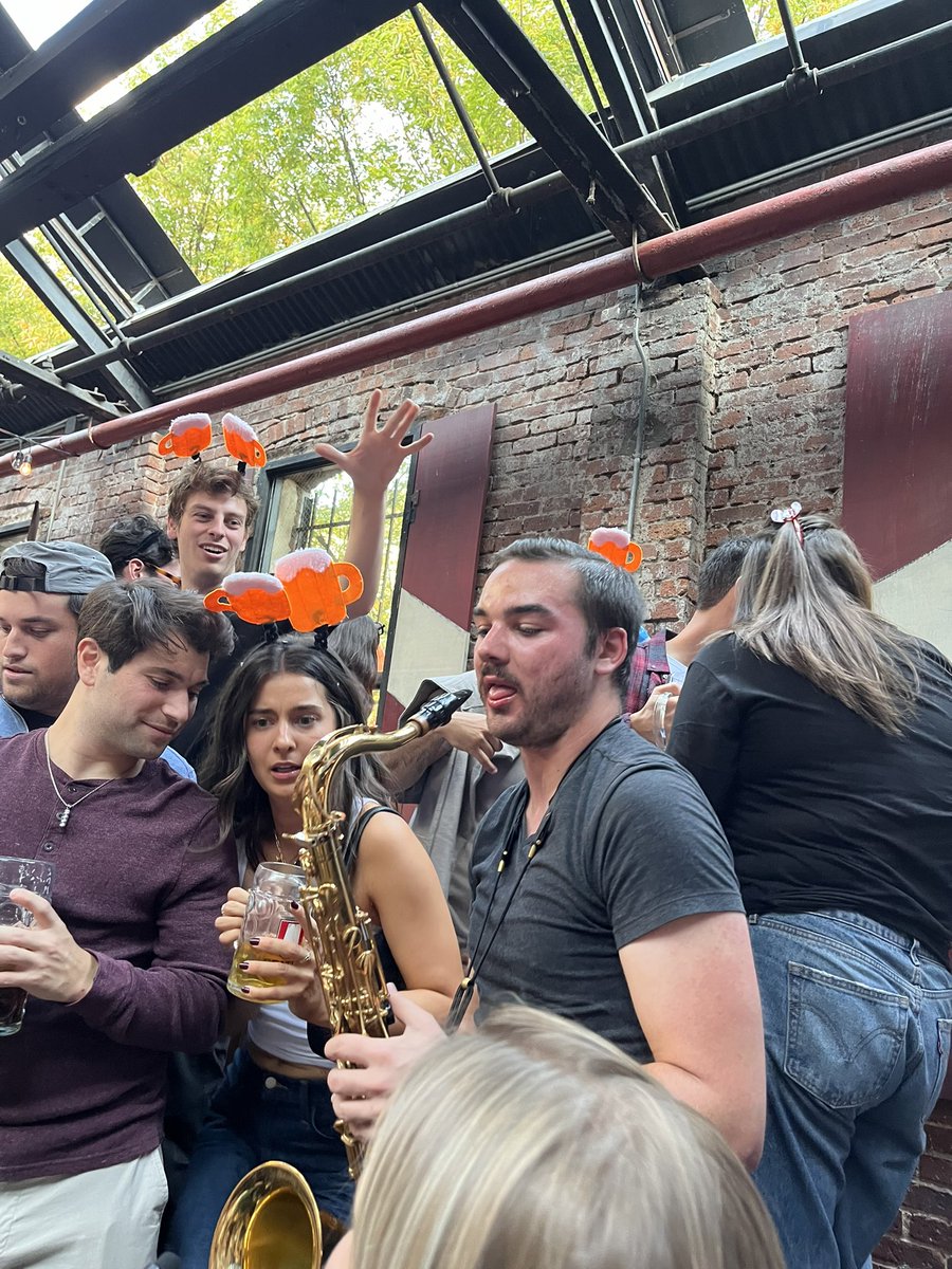 Lemster_'s tweet photo. Sax gets ass, maybe I should’ve taken band lessons https://t.co/ioC05enzEB