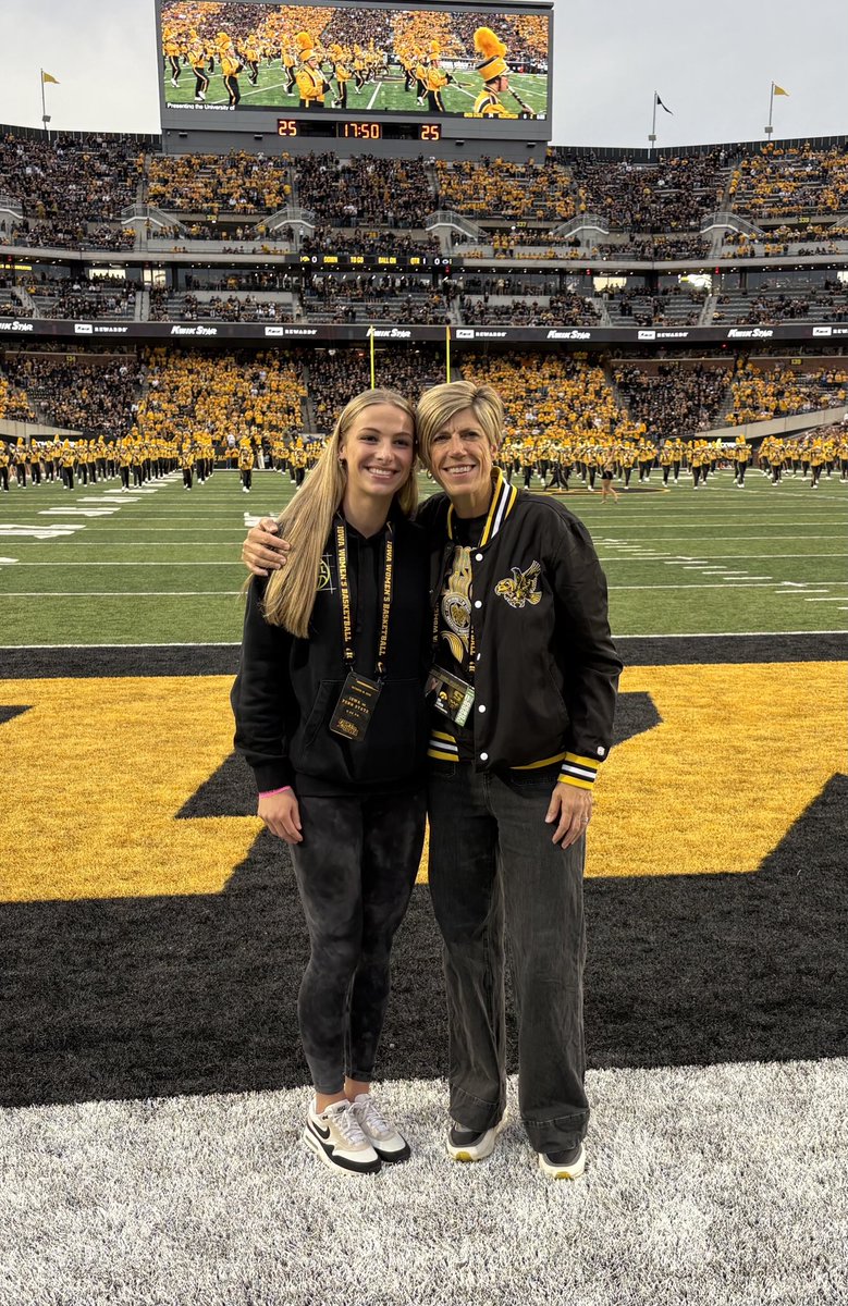 Two Hawkeye WBB visitors at Kinnick today.

Left: 6-3 F/C Addison Medeck, #37 overall Class of 2027 out of Papillon, NE

Right: 5-10 G Jada Seubert, #1 player in Wisconsin Class of 2027 from Stevens Point