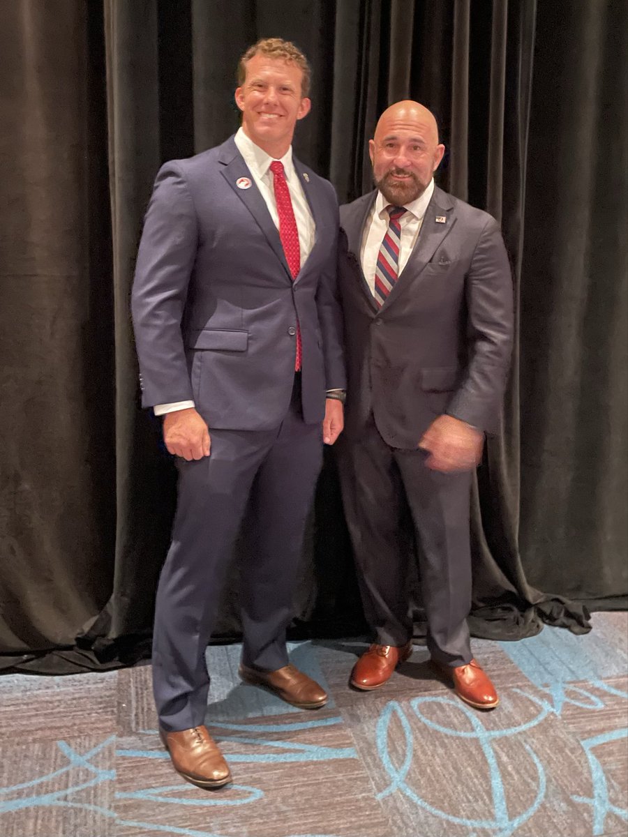 JohnFrankmanFL's tweet image. Great seeing Florida Lieutenant Governor &amp;amp; brother Green Beret @JayCollinsFL at the @OkaloosaGOP Governor’s Dinner!

#DOL #SpecialForces