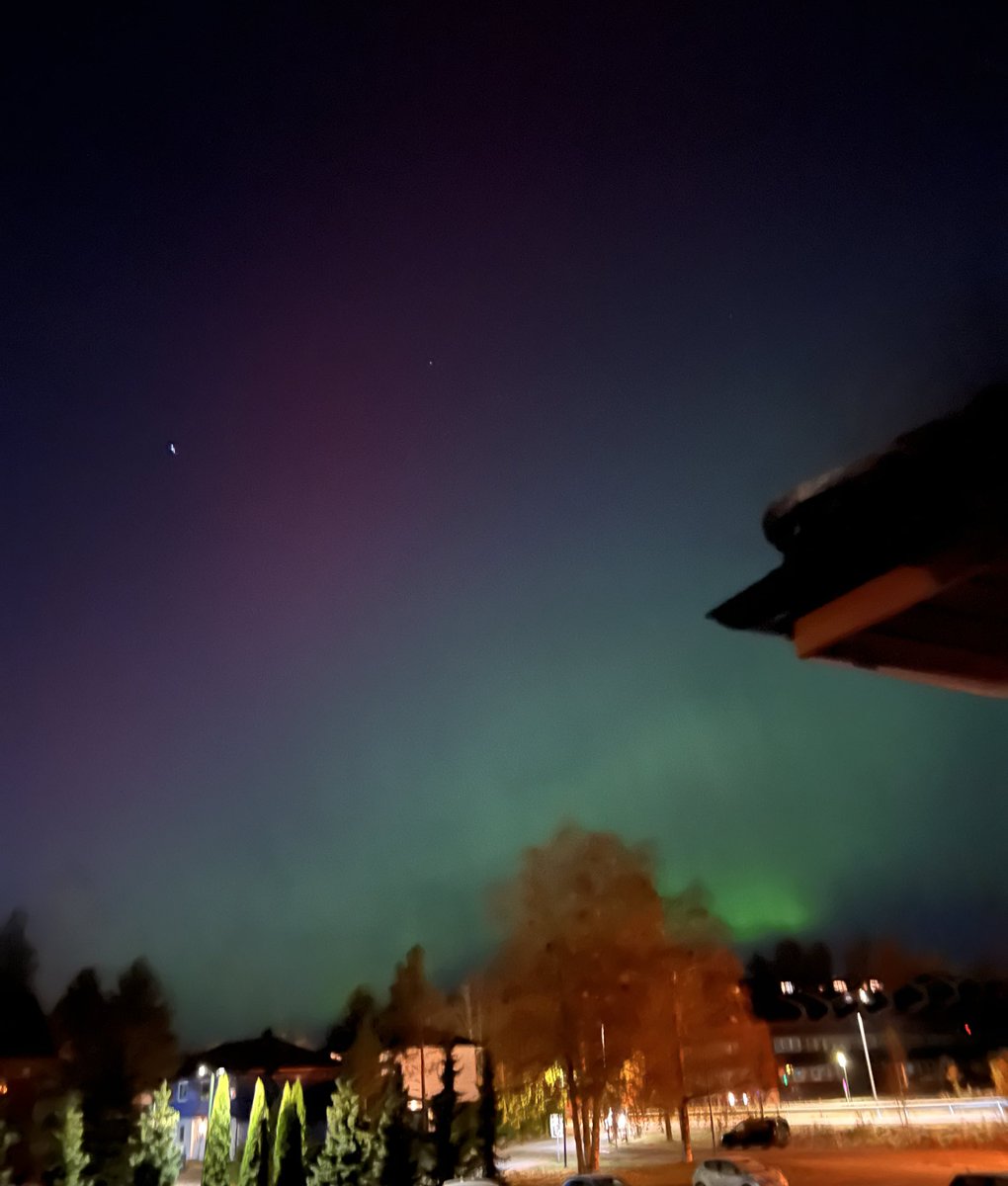 I was drunk asf but i tried to take a pic of the northetn lights it was so pretty