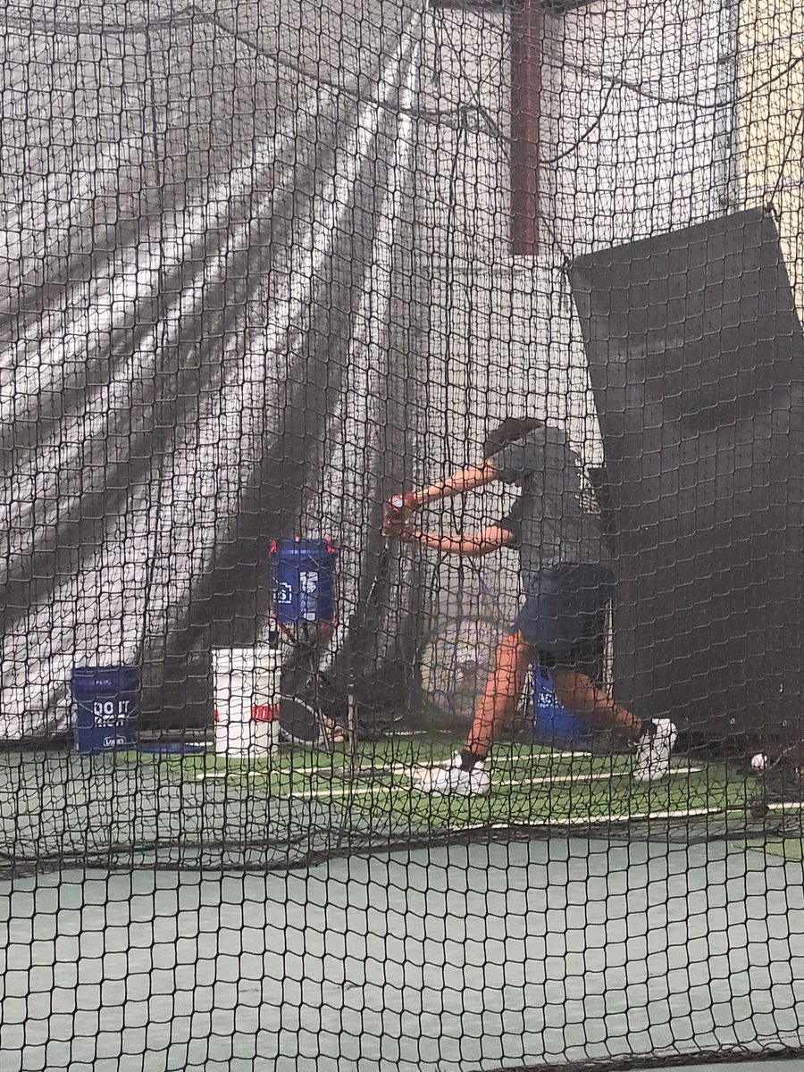 ASHTON6031's tweet image. If you want to shine in front of everyone, you have to work in front of no one. #KEVIN #ROBEY #CMHSBASEBALL #ARENABASEBALL