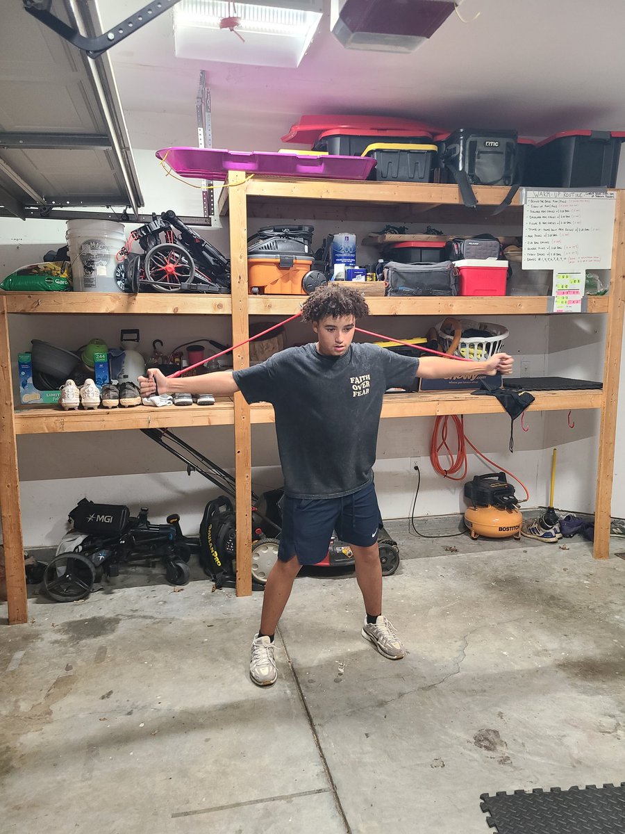 ASHTON6031's tweet image. If you want to shine in front of everyone, you have to work in front of no one. #KEVIN #ROBEY #CMHSBASEBALL #ARENABASEBALL