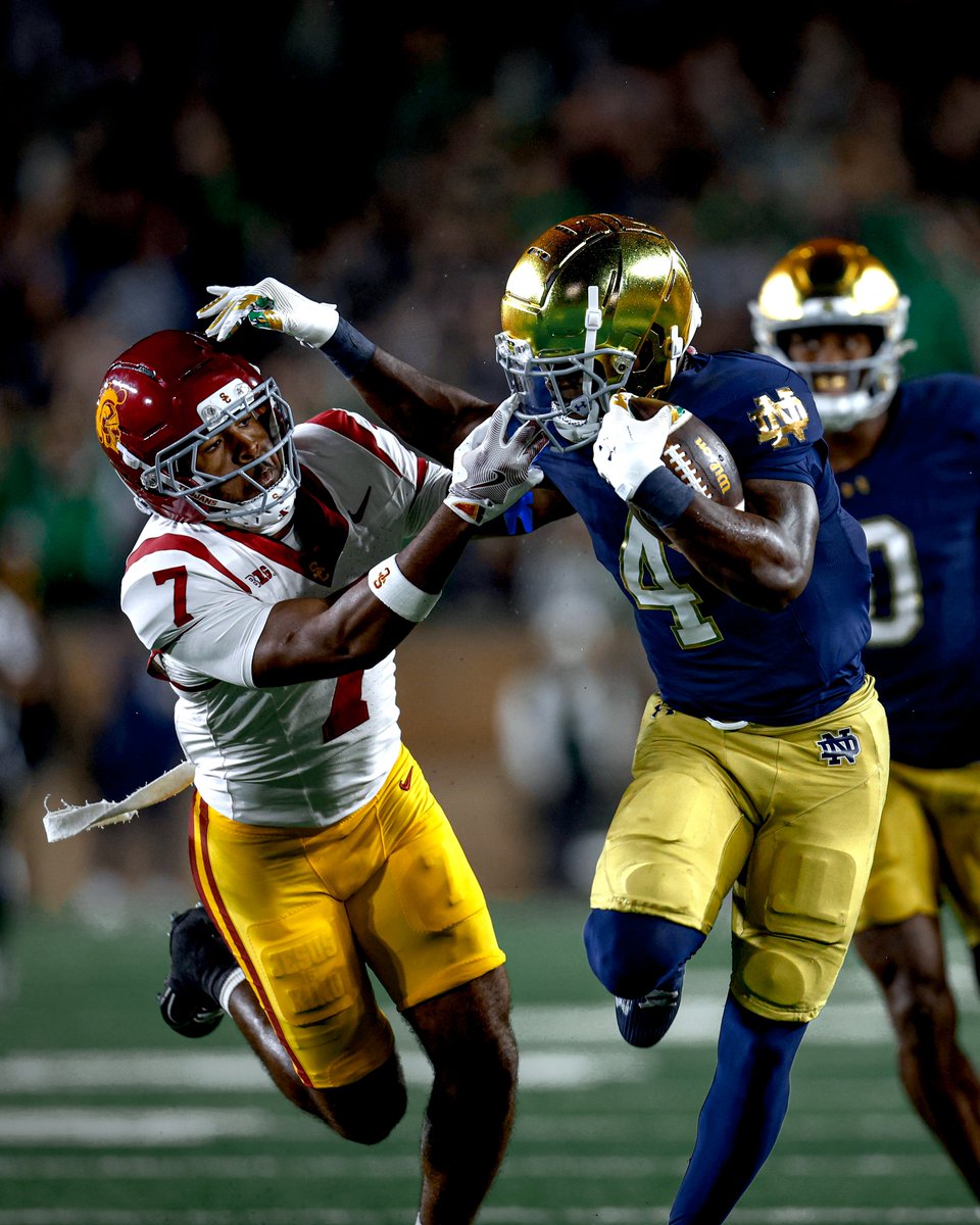 Notre Dame RB Jeremiyah Love is rocking custom "JL" thigh pads tonight.