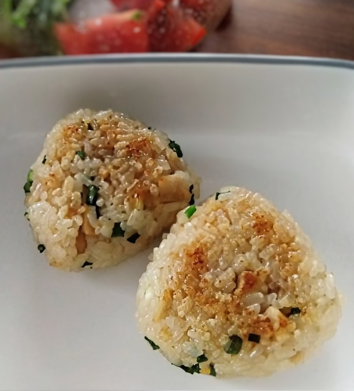 CareerLab_'s tweet image. 焼きおにぎり🍙
天かす、ネギ、すり胡麻に醤油の芳ばしさが💛

#OnigiriAction
#発酵文化研究所