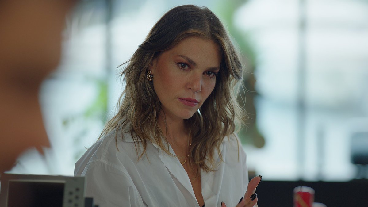 aslı enver é uma das minhas atrizes fav no mundinho turco e eu estava morrendo de sdds de vê ela atuando 🥹❤️🩹 #EnfesBirAkşam