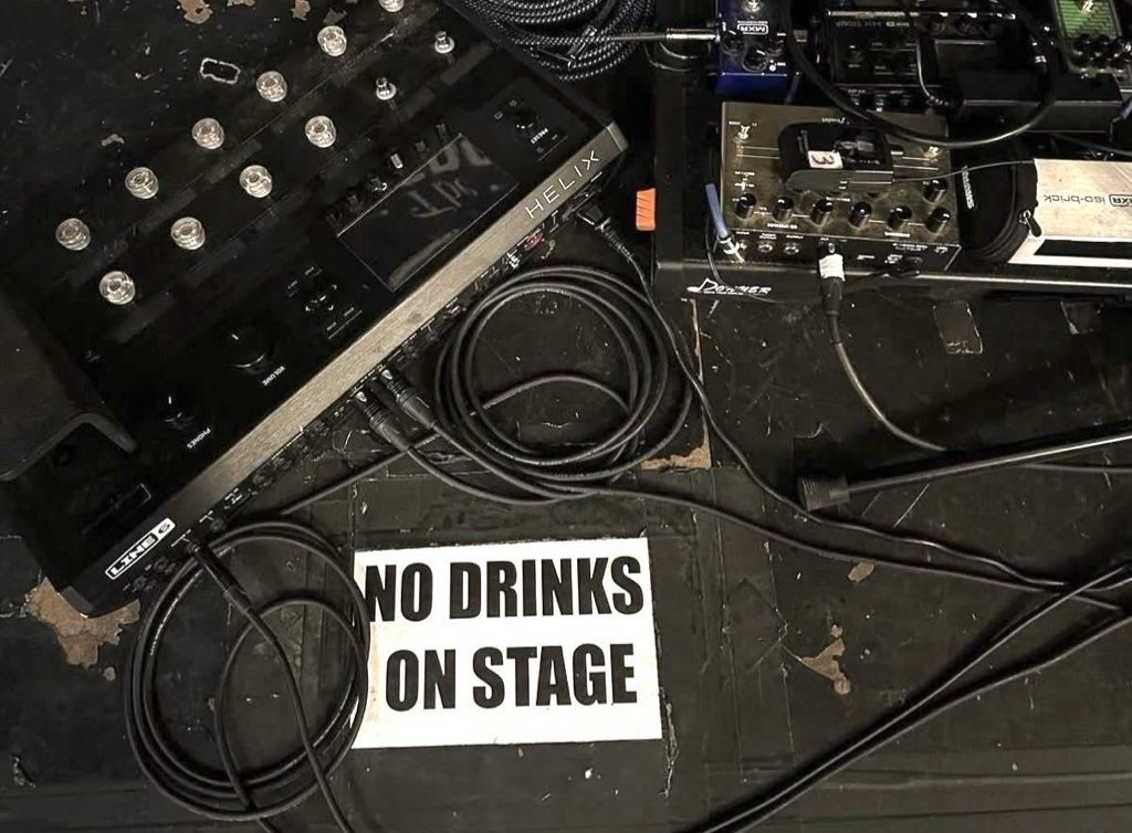 yongrrrr's tweet image. jaeyong au !

where taeyong’s ex boyfriend doesn’t get jealous of anyone, except his bandmate jaehyun. 

jaehyun helps taeyong take advantage of that.