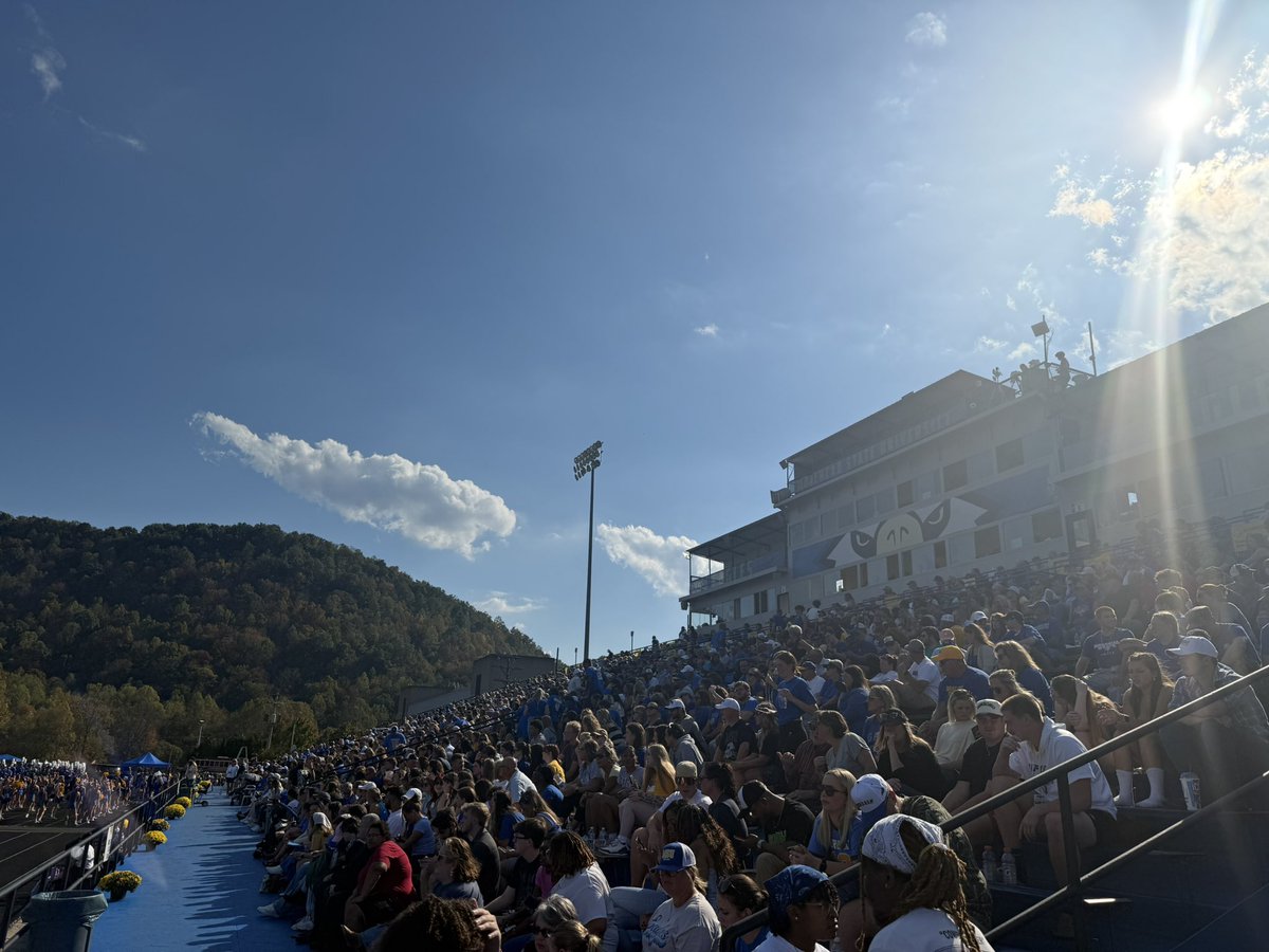 Thanks to <a href="/CoachWoodmanMSU/">Jason Woodman</a> and <a href="/CoachEverhart/">Travis Everhart</a> for inviting me back down for the homecoming game <a href="/MSUEaglesFB/">Morehead State Football</a> . Great opportunity to meet Phil Simms and see a win in front of a big crowd!