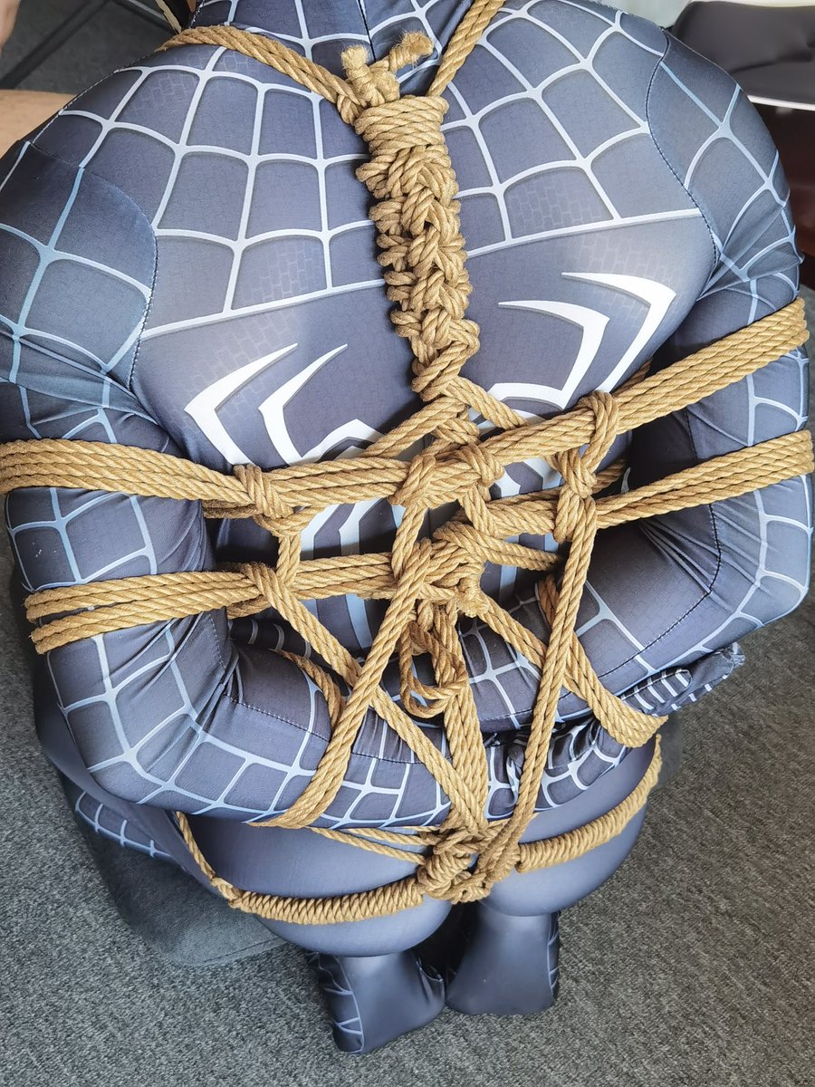 被<a href="/rugby8964/">六米杀四</a>捕获🥺
想要挣扎却让肛塞不断冲击G点😢