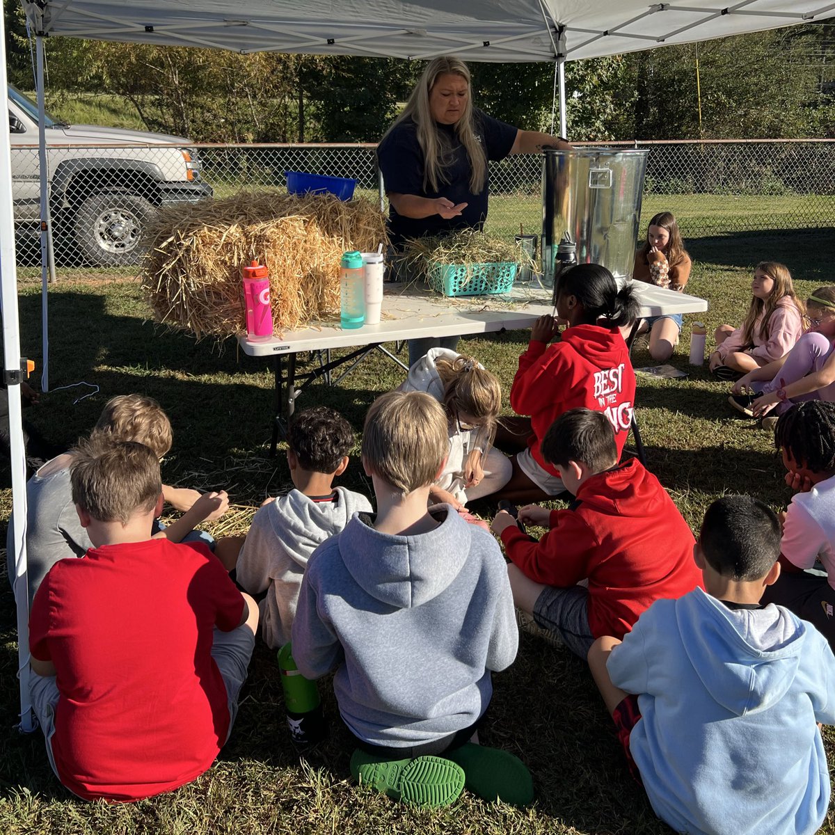 Friendship Elem. tweet media