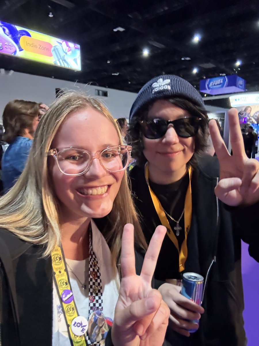 taylcres's tweet photo. I MET QUACKITY https://t.co/uXWdyswAlI