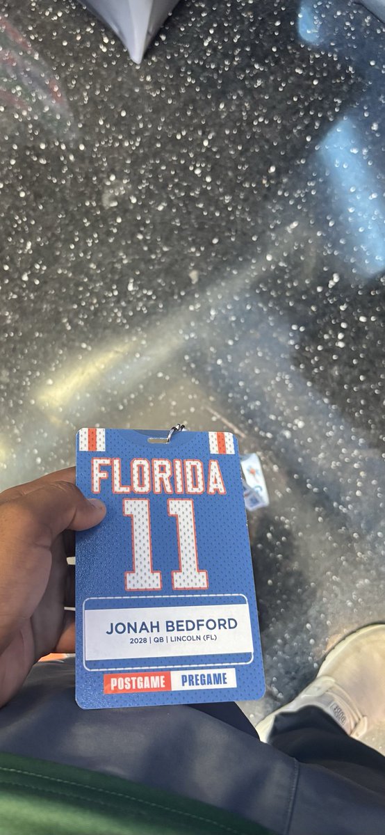 JonahBedford12's tweet photo. Had a great weekend in the swamp!! @coach_bnapier @CoachRyanO @GatorsFB @CoachMcCrayLHS @EmoryWilhite @Rivals https://t.co/YOWpQN3QNq