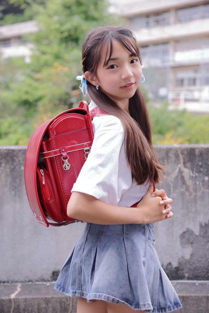 me310501's tweet image. おはよぉ☀️
昨日ダンス練習したよ🥰
めっちゃ楽しかった🎶
夕方は来週の撮影会衣装決めたの💗
撮影会楽しみ〜🎶みんな待ってるよ💫

今日の写真はThe小学生って感じの🥰
このランドセル学校でも使ってるよ〜💗

#藤竹美衣 
#みい
#JS6
#拡散希望︎
#美少女図鑑
素敵なお写真ありがとうございます💗