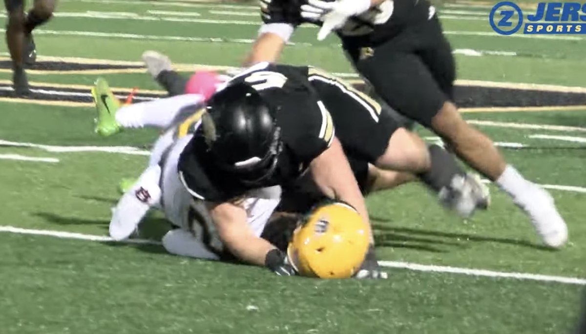 Big Win and hit from <a href="/MasonLaFond/">Mason LaFond</a> - let’s go <a href="/PCFB_Paladins/">Paramus_CatholicFB</a> !!