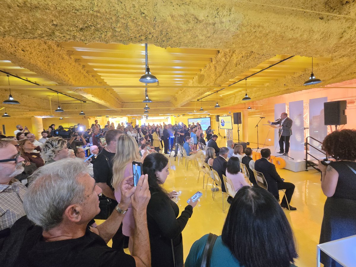 Ted Ross tweet media