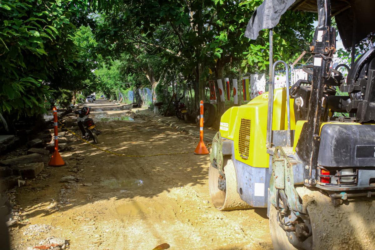 #NiMaquetaNiCarreta 
Las obras del megaproyecto Intercambiador Vial de #LaCarolina ¡AVANZAN!

Arrancó la construcción e inicio de obras de la nueva vía de conexión entre #ParqueHeredia y La Carolina, como parte del Plan de Manejo de Tránsito (PMT) del Intercambiador Vial La