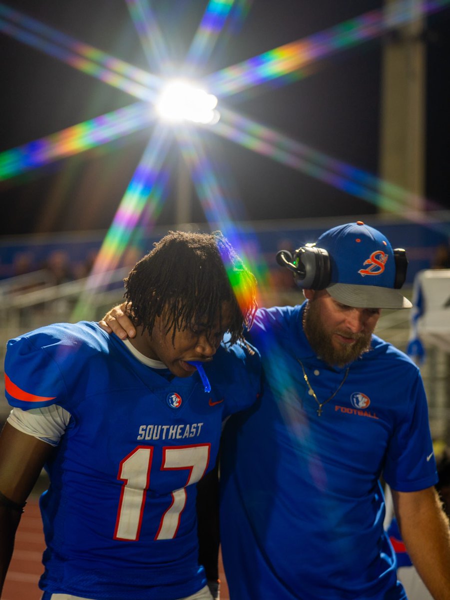 CoachFisher941's tweet photo. Family > _______ 🤞🏼❤️
Mannn I’ll tell you what winning against your old team feels great but having your family to watch your success come to fruition is even better! Without these people I wouldn’t be me!
#EASTSIDERISING 🔶🔷 https://t.co/nSHsjSHWhB