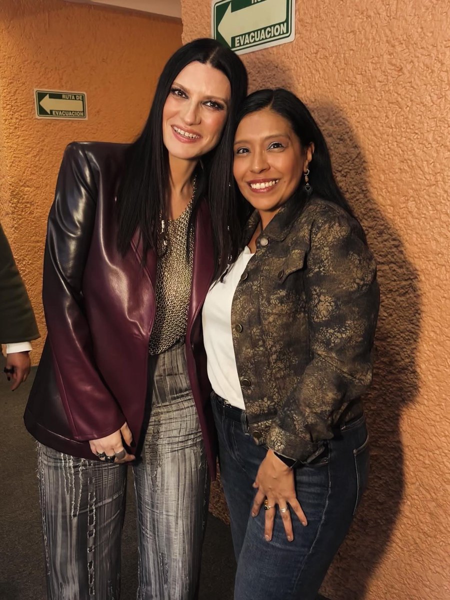 Ibeth Parga Ávila (@ibethparga) on Twitter photo La aventura de lo mágico… un momento muy especial conocer a <a href="/LauraPausini/">Laura Pausini</a>
Talentosa, divertida y siempre sonriente 😍🎤🎵👏 La aventura de lo mágico… un momento muy especial conocer a <a href="/LauraPausini/">Laura Pausini</a>
Talentosa, divertida y siempre sonriente 😍🎤🎵👏