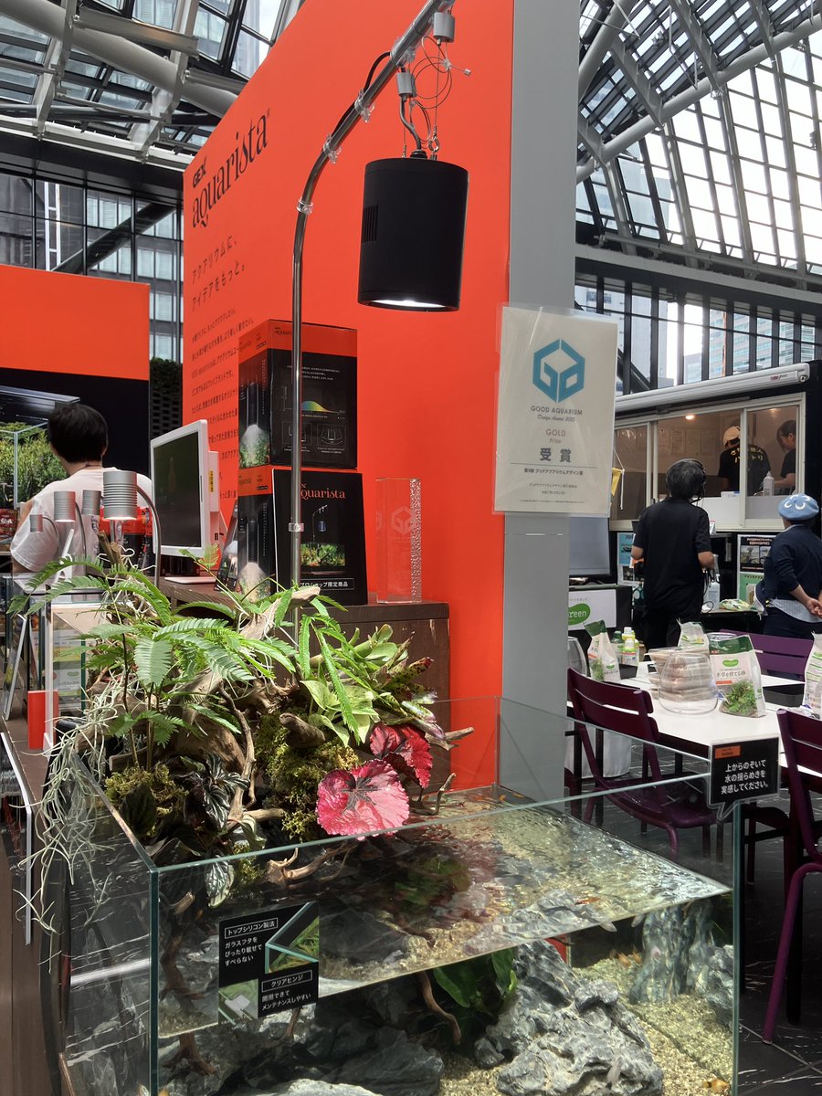 gex_petlife's tweet photo. アクアリウム東京2日目！間も無く開場です！
ジェックスブースでは、昨日「グッドアクアリウムデザイン賞」GOLD Prizeを受賞した 新発売のLED「ラディアス」を展示しています。
ぜひご覧ください😊

#アクアリウム東京 https://t.co/YmMhoo6Jfy